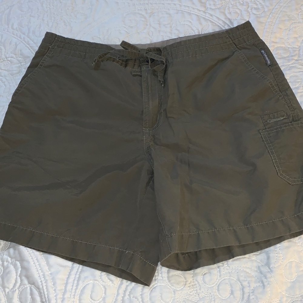 Columbia Olive Shorts Size Small High-rise Quick Dri EUC